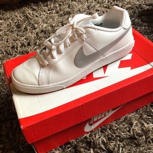 Women’s Nike Court Royals